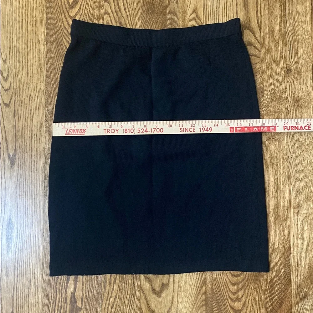 St. John Basics knits black Santana skirt mini skirt size 10 capsule wardrobe - Picture 7 of 9